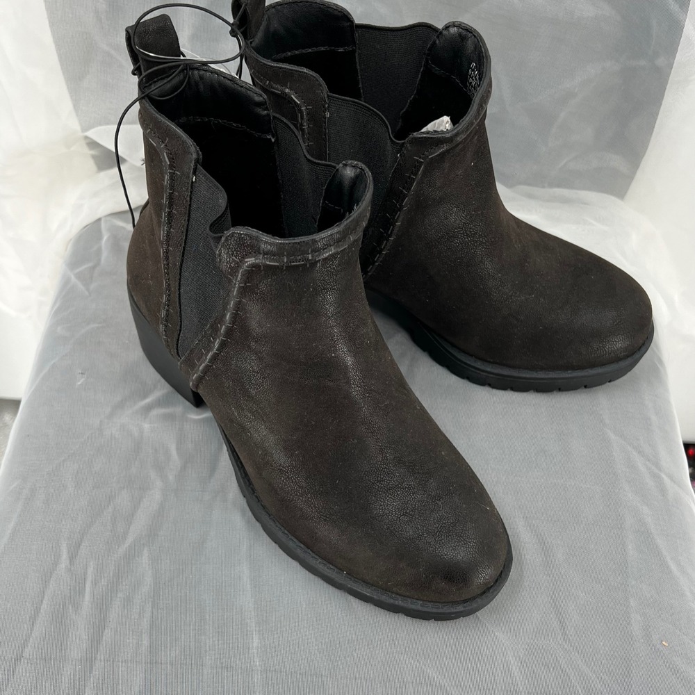 Torrid 7.5WW Ankle Boots‎ Womens Dark Brown Lug Sole Block Heel Chelsea 43195278